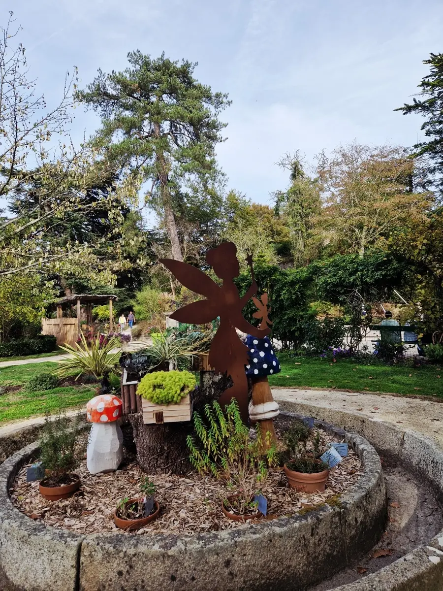 Botanische tuin Jardin des Plantes in Coutances, La Manche, Normandië, een gratis toegankelijke plek waar gezinnen met jonge kinderen heerlijk op ontdekking kunnen gaan